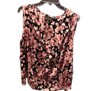 Plus size Sleeveless floral shell  3x